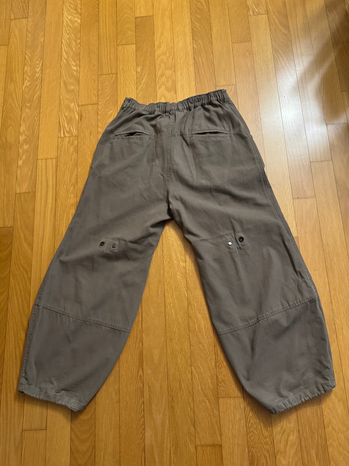 해칭룸 볼륨팬츠 다크베이지(3) 상품이미지3