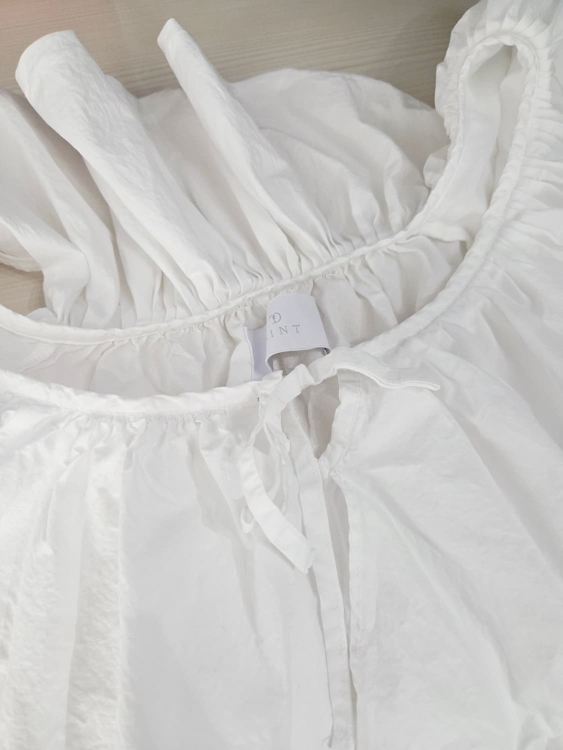 딘트 DINT 화이트 루즈핏 블라우스_FREE 상품이미지4