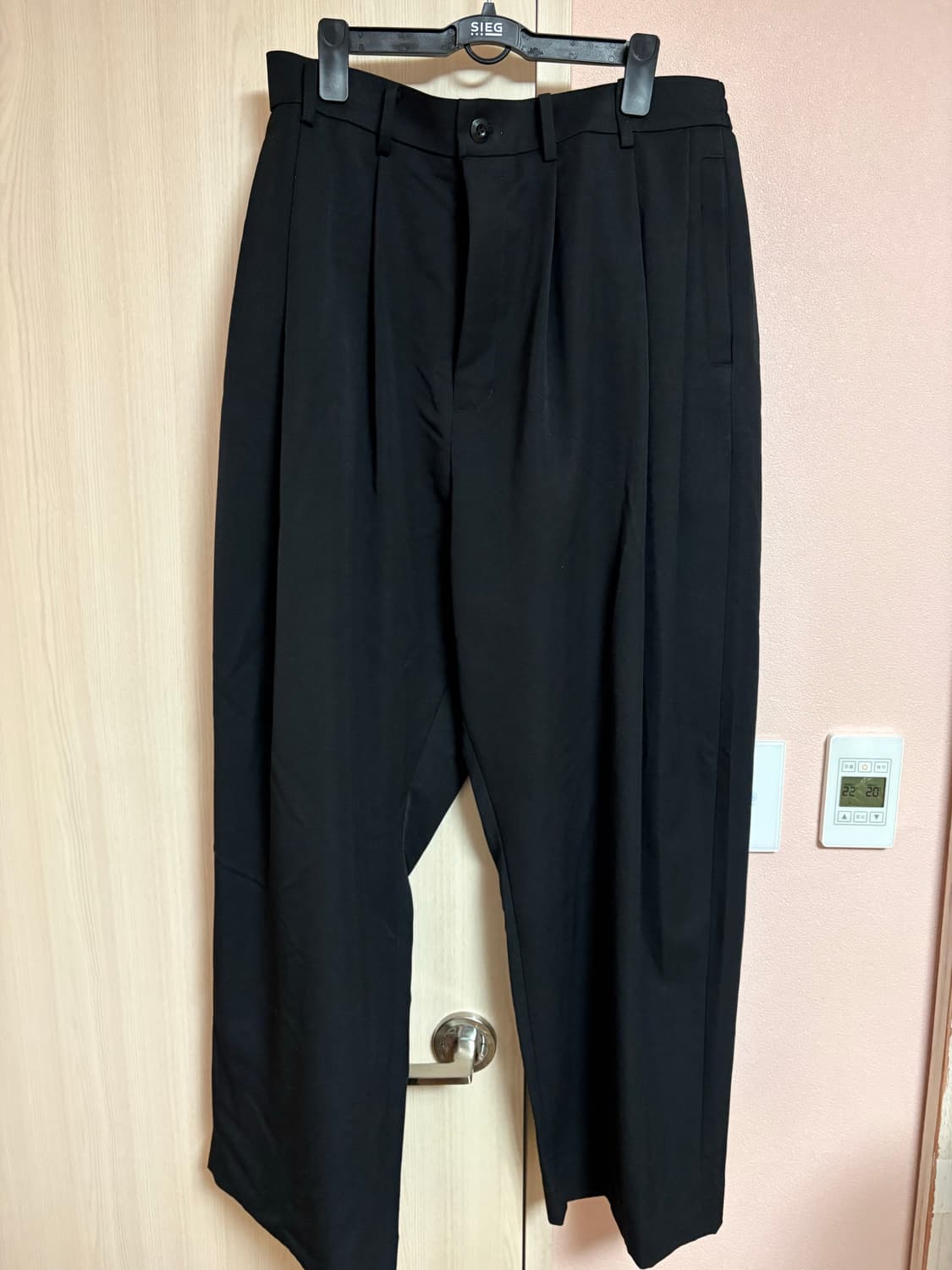 노운 와이드 테이퍼드 팬츠 블랙 (2) 상품이미지1