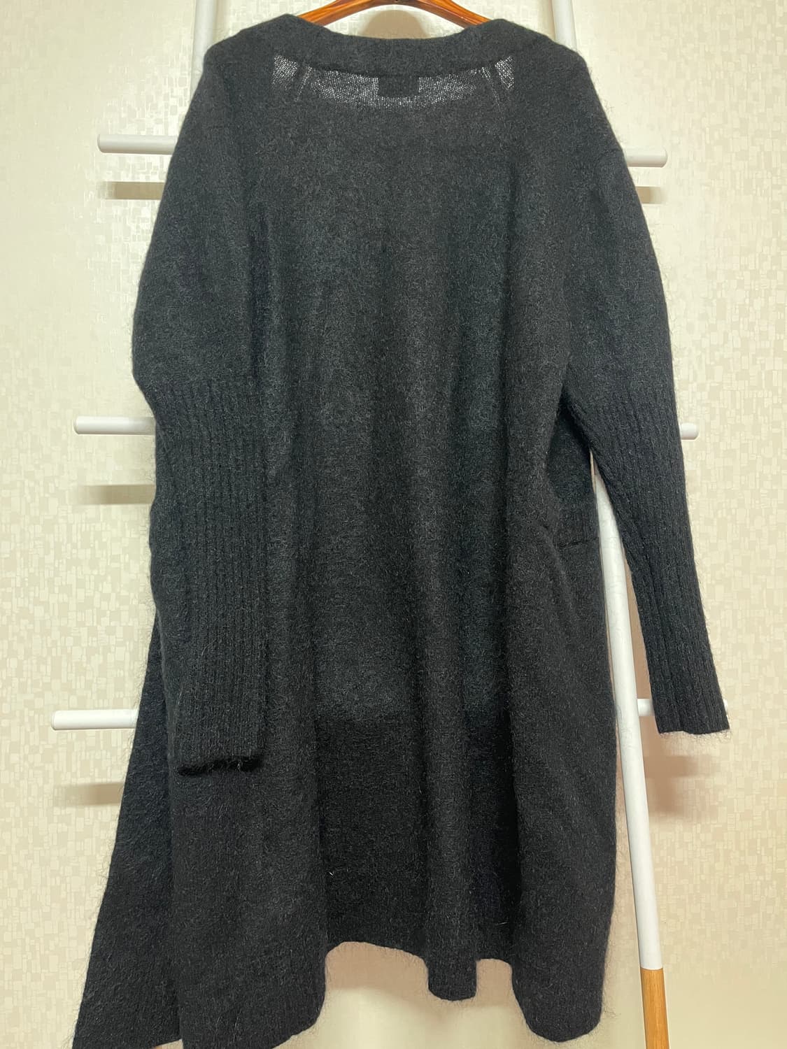 아크네 모헤어 가디건 검정 상품이미지2