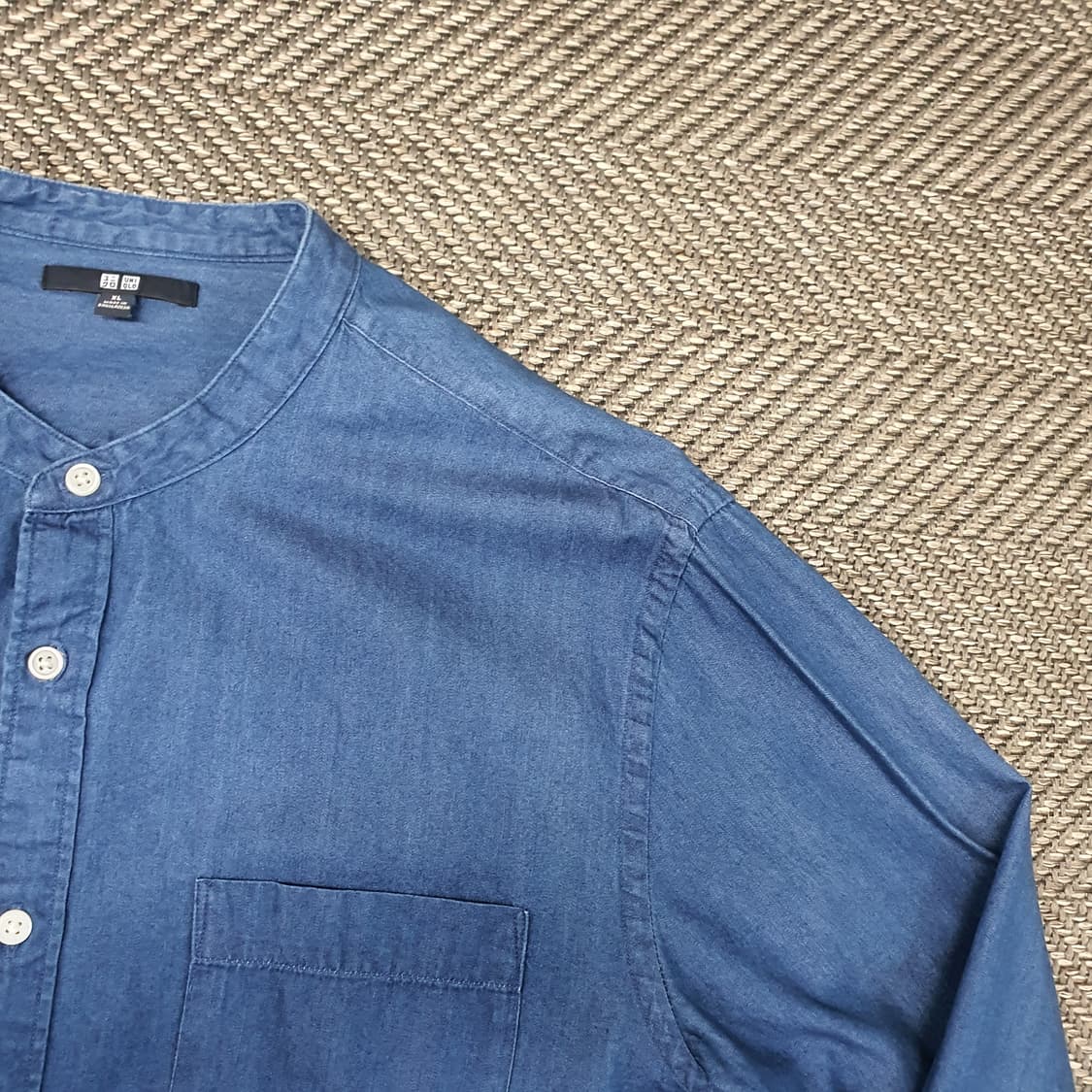 유니클로 헨리넥 데님 셔츠 남자105 상품이미지3