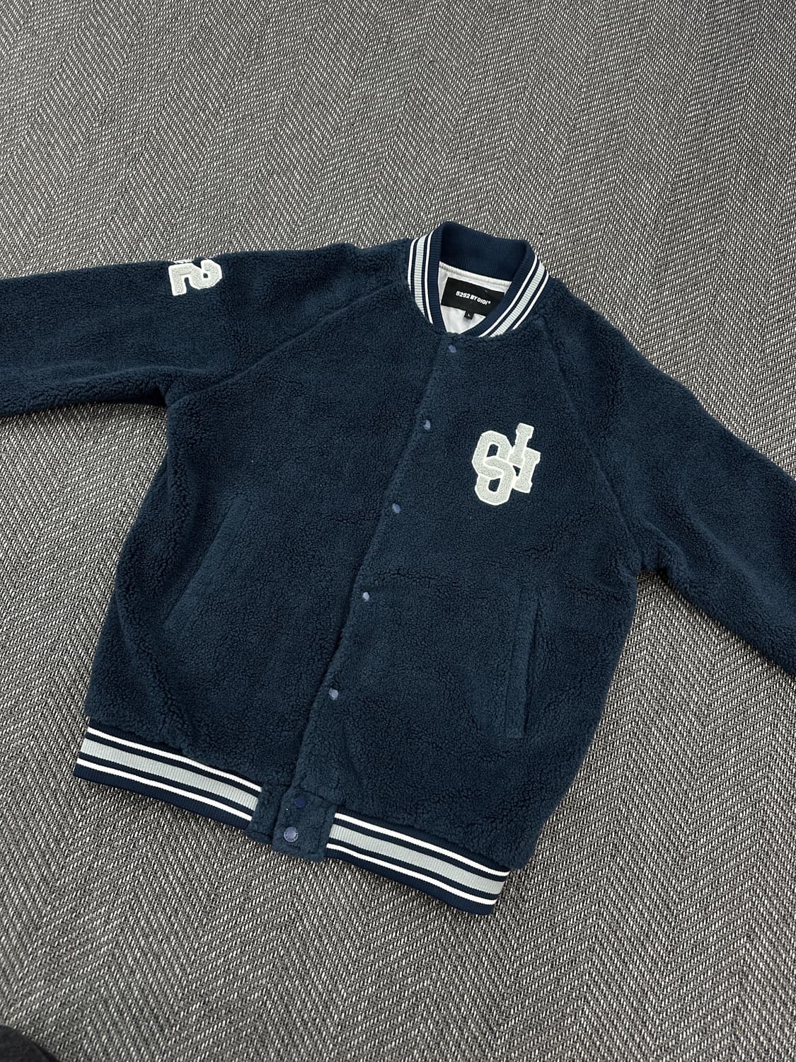 오아이오아이 뽀글이 덤블 자켓 네이비 상품이미지2