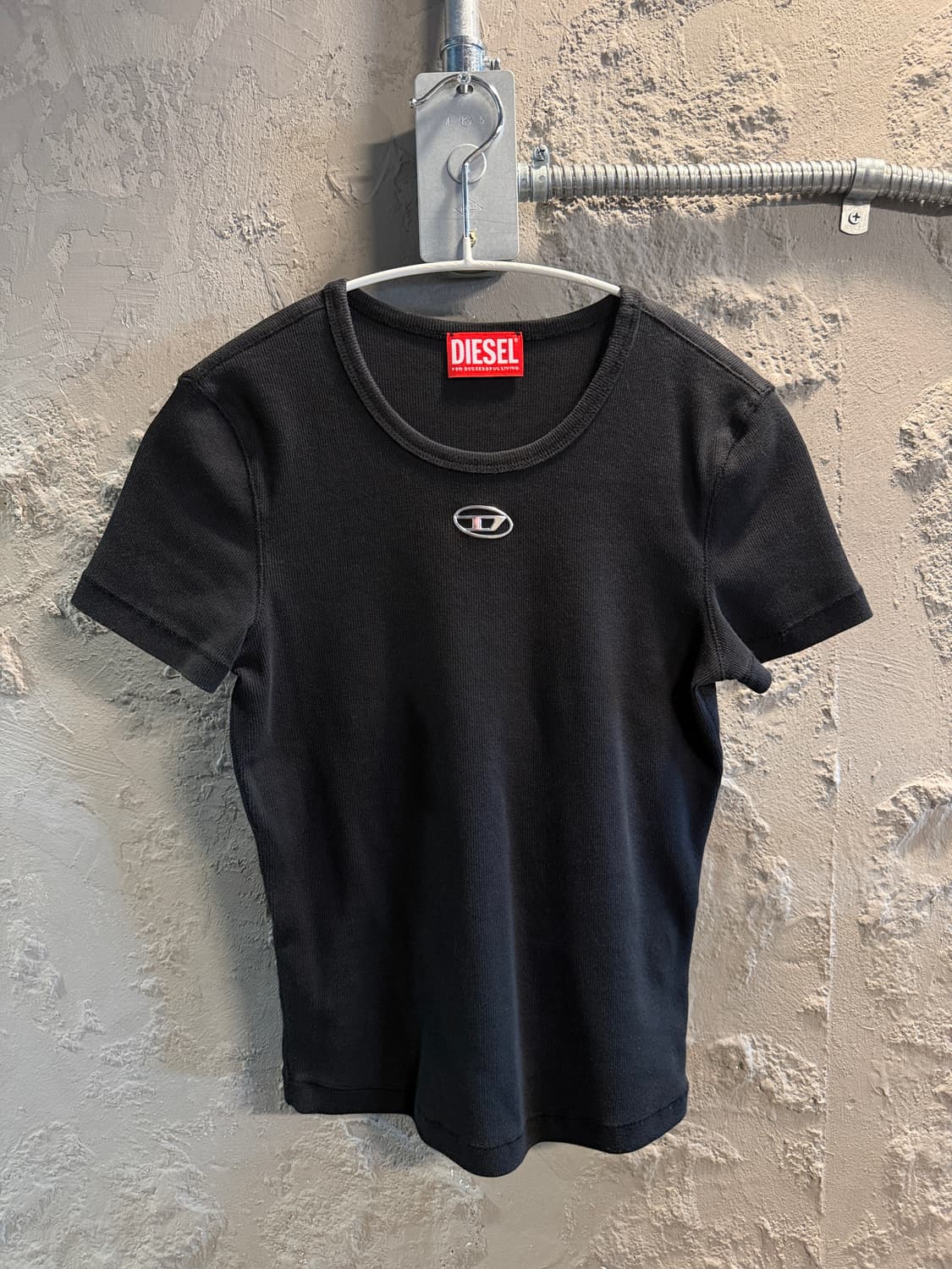 디젤 메탈 D 로고 슬림핏 반팔 티셔츠 블랙 S 상품이미지1