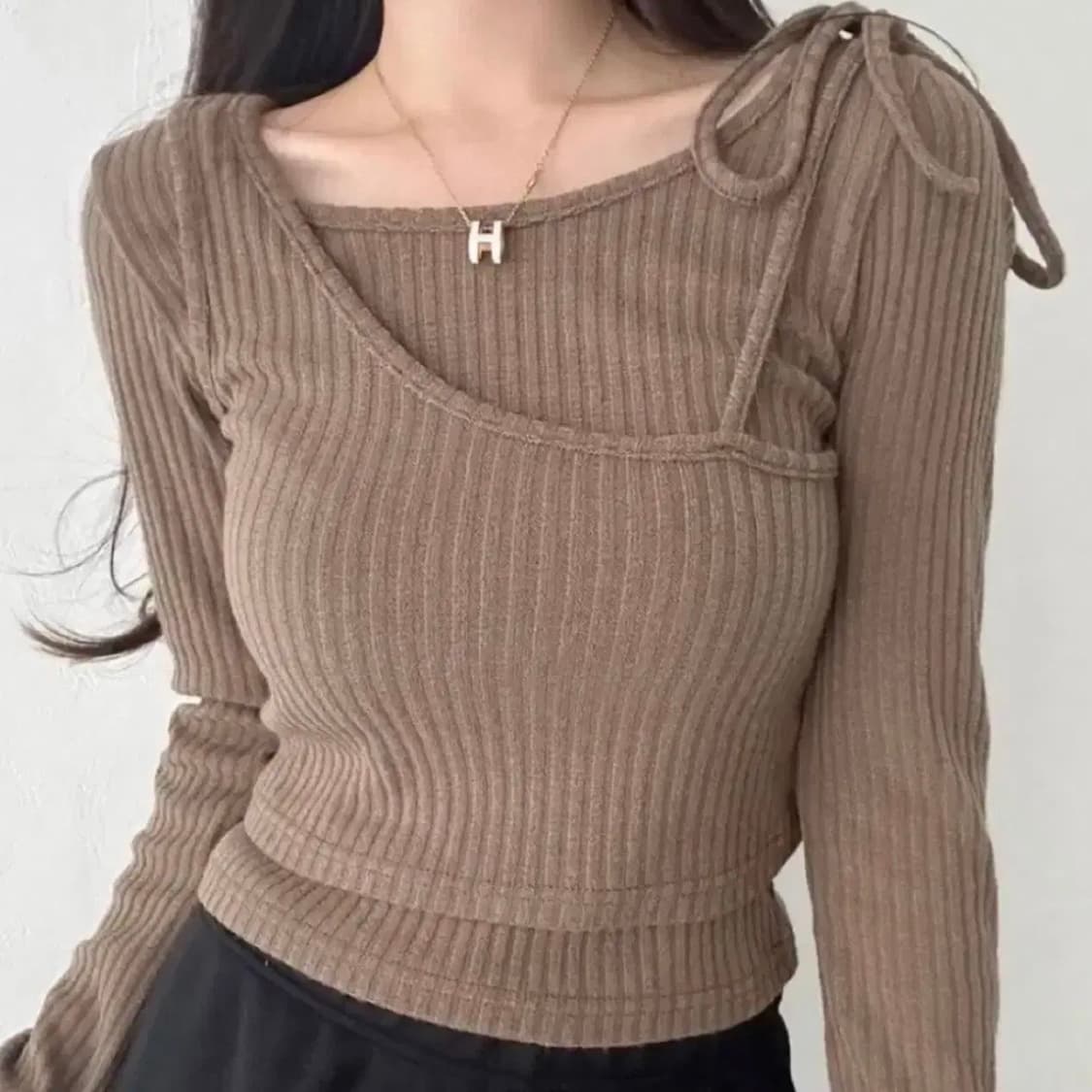 에이블리 리본 스트랩 컷아웃 긴팔 레이어드 티셔츠 상품이미지1