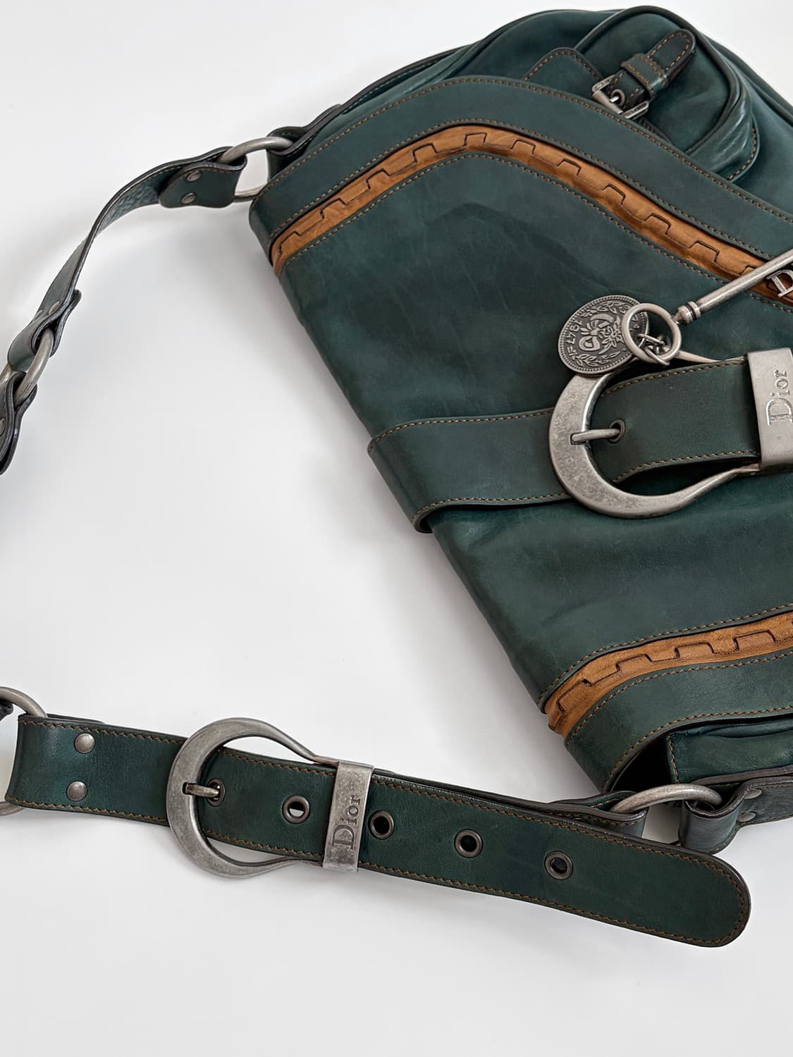 디올 가우초백 판매합니다. 상품이미지5