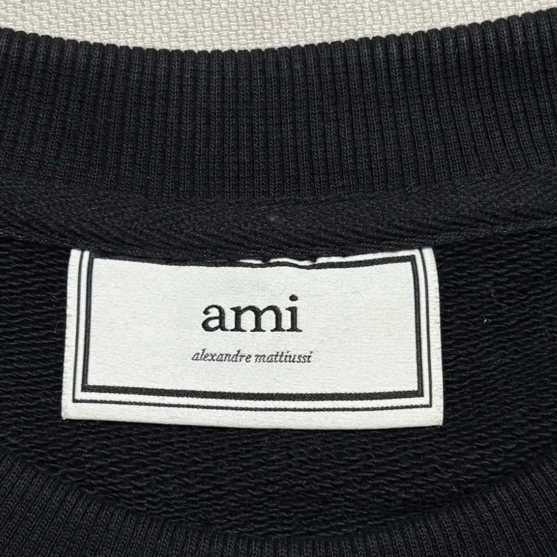 아미 19FW 컬러 로고 블랙 맨투맨 상품이미지4