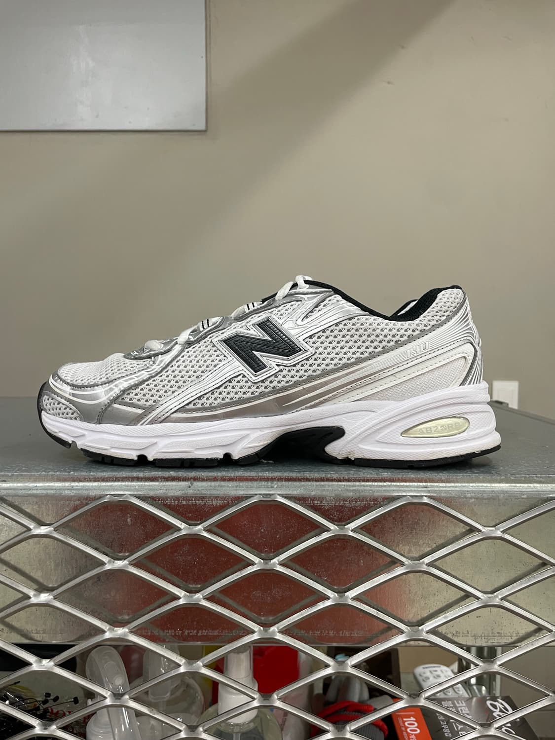 뉴발란스 740 메탈릭 실버 260 상품이미지1