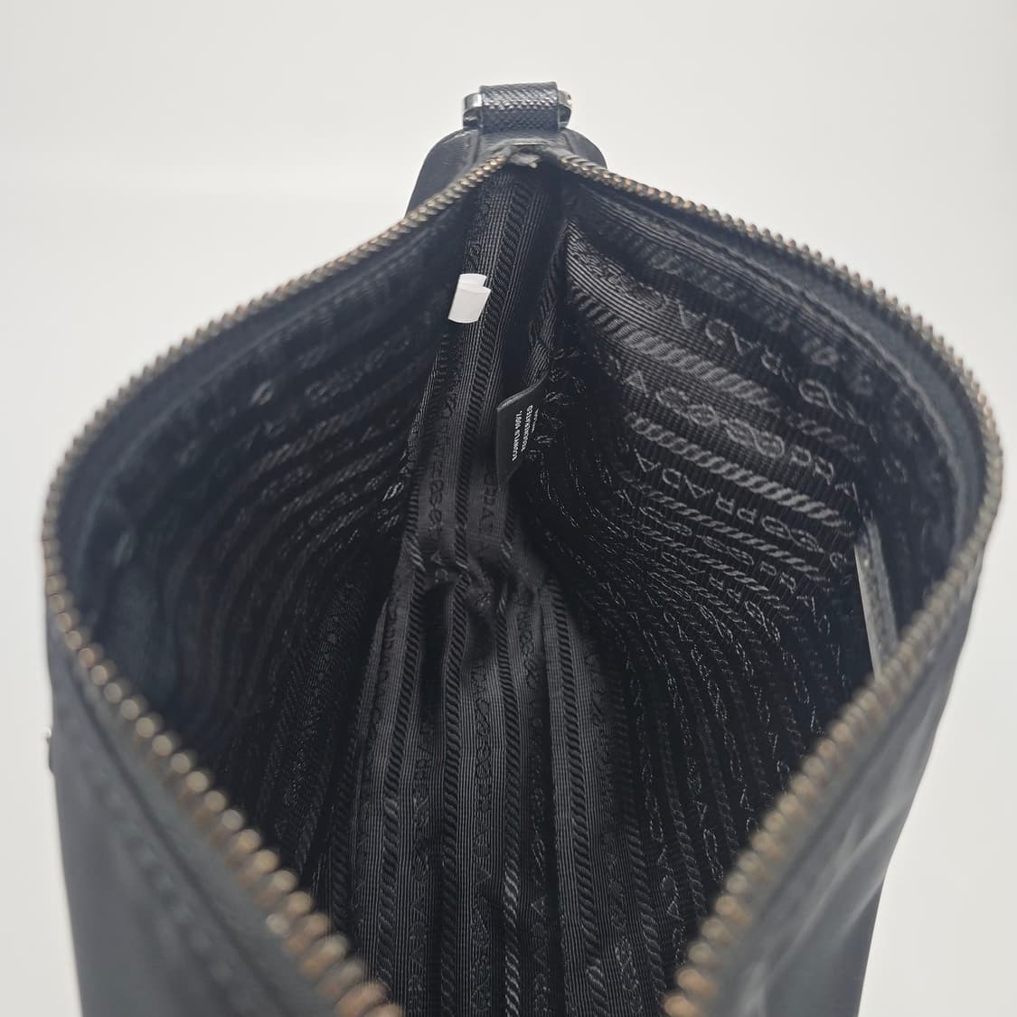 프라다 로고 리나일론 크로스백 상품이미지9