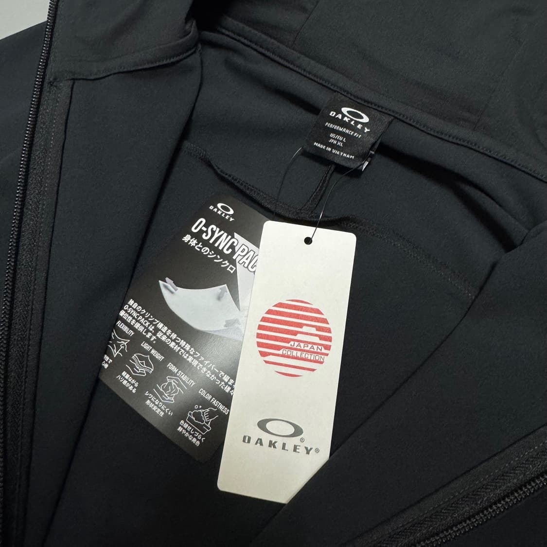 오클리(OAKLEY) 블랙 인핸스 그리드 폴리에스터 후드 윈드브레이커 상품이미지3