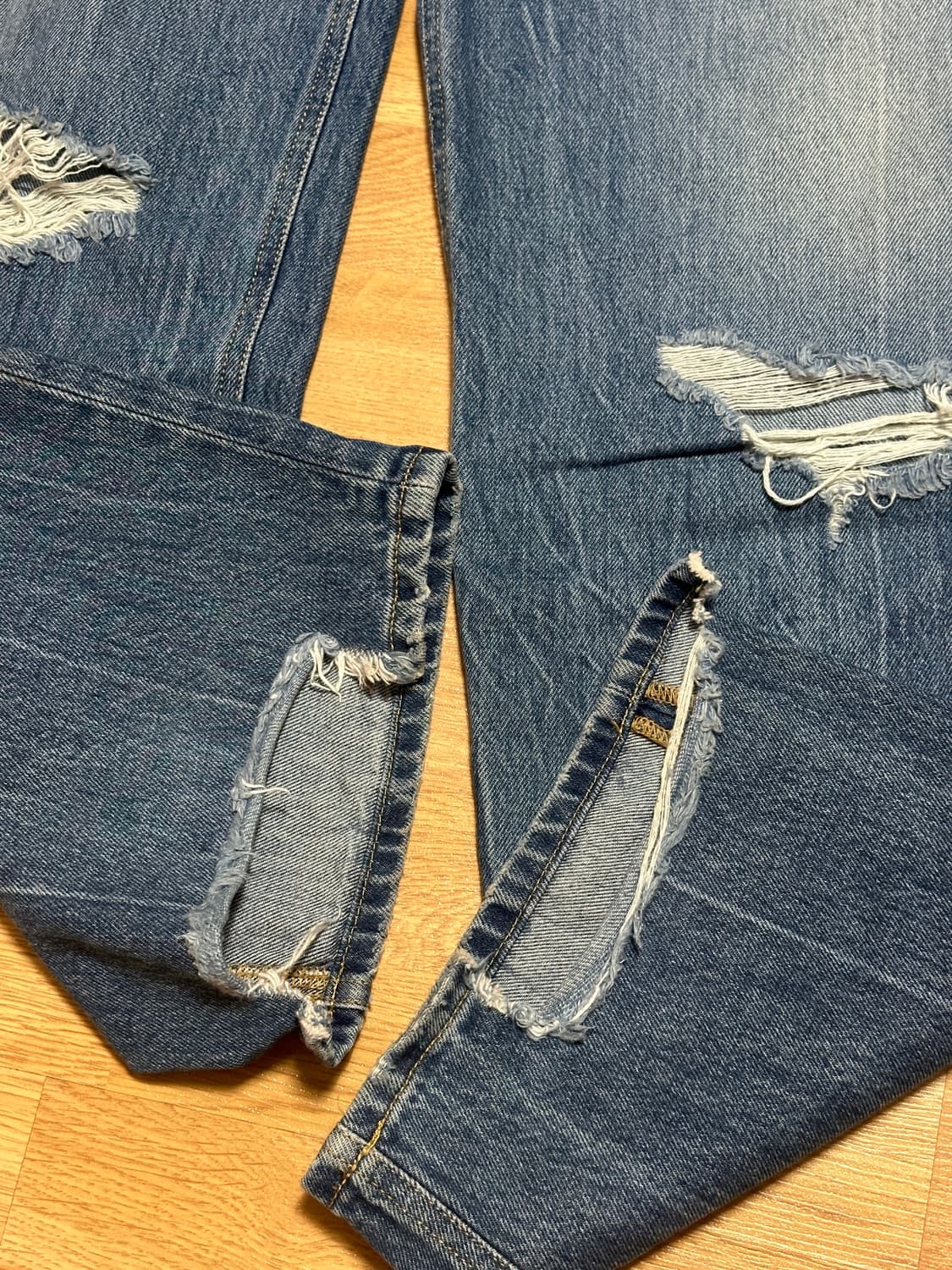 서피스에디션 바지 DESTROYED DENIM PANTS 실착2회 상품이미지2