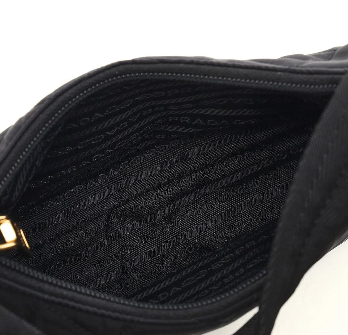 [S급] 프라다 나일론 삼각로고 퀄팅 호보백 블랙 판매합니다!!! 상품이미지9
