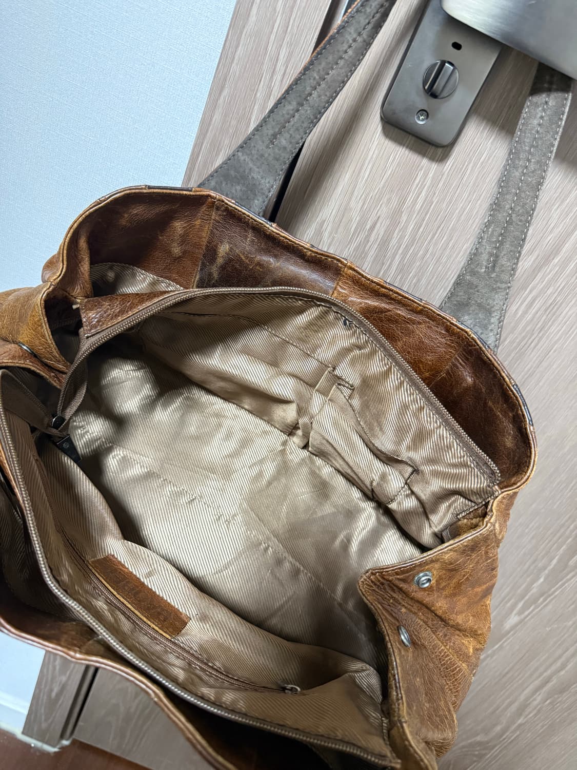 브라운 포 레더 디테일 숄더백 상품이미지4