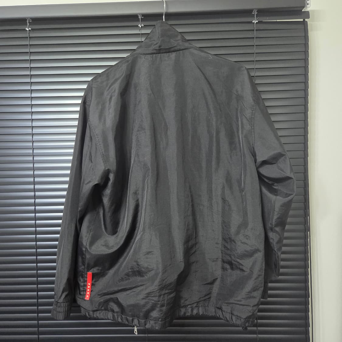 프라다 레드탭 빈티지 블랙 바람막이 XL 상품이미지2