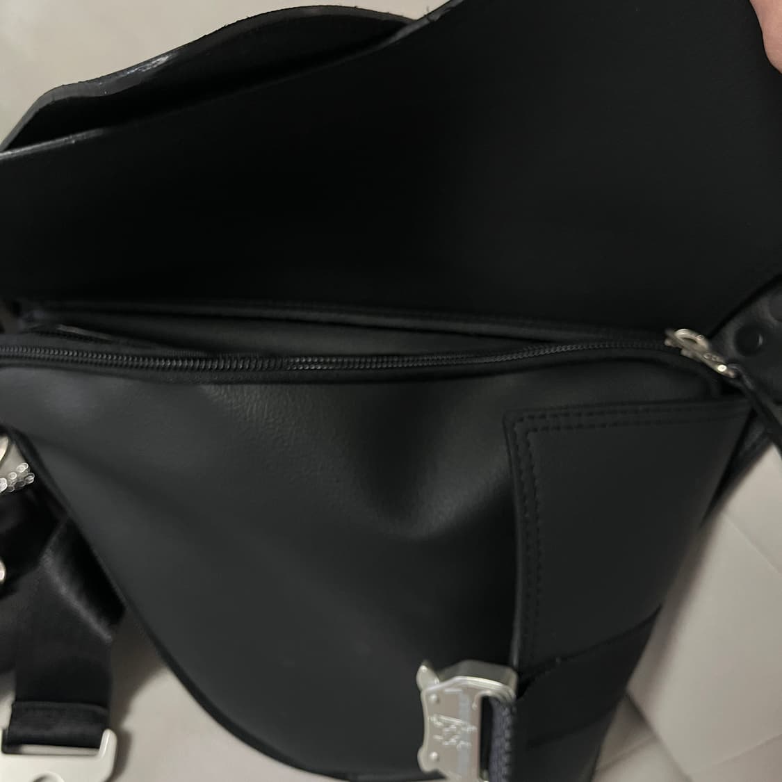 이우가마카라스 Triple Covered Crow Buckle Bag 상품이미지4