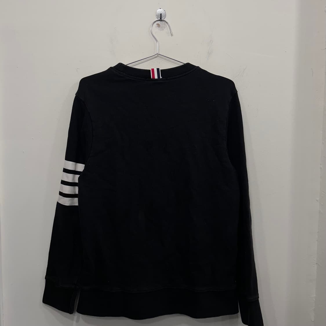 톰브라운 시그니처 4-바 버뮤다 맨투맨 상품이미지6