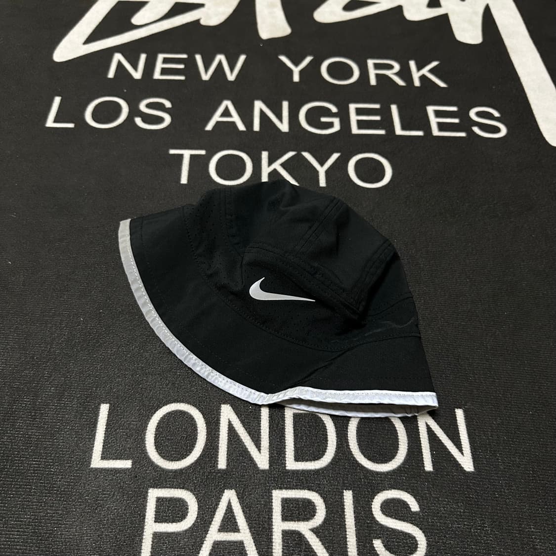 Nike reflecftive bucket hat 상품이미지1