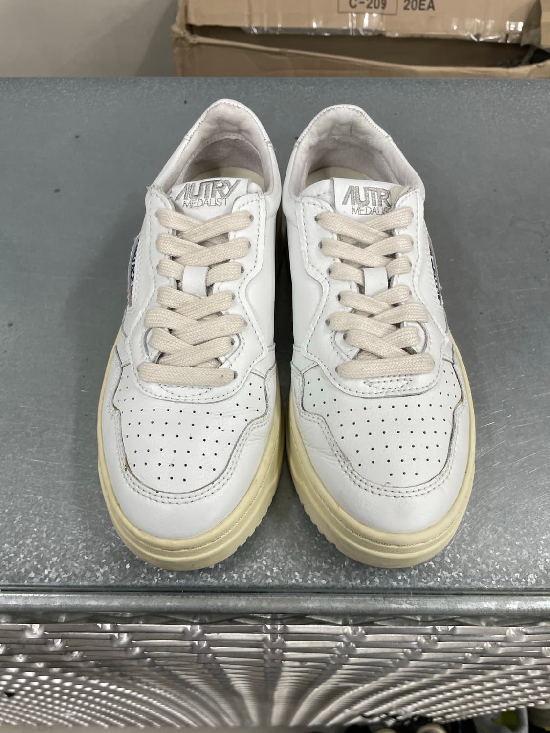 오트리 메달리스트 로우 화이트 36 상품이미지5