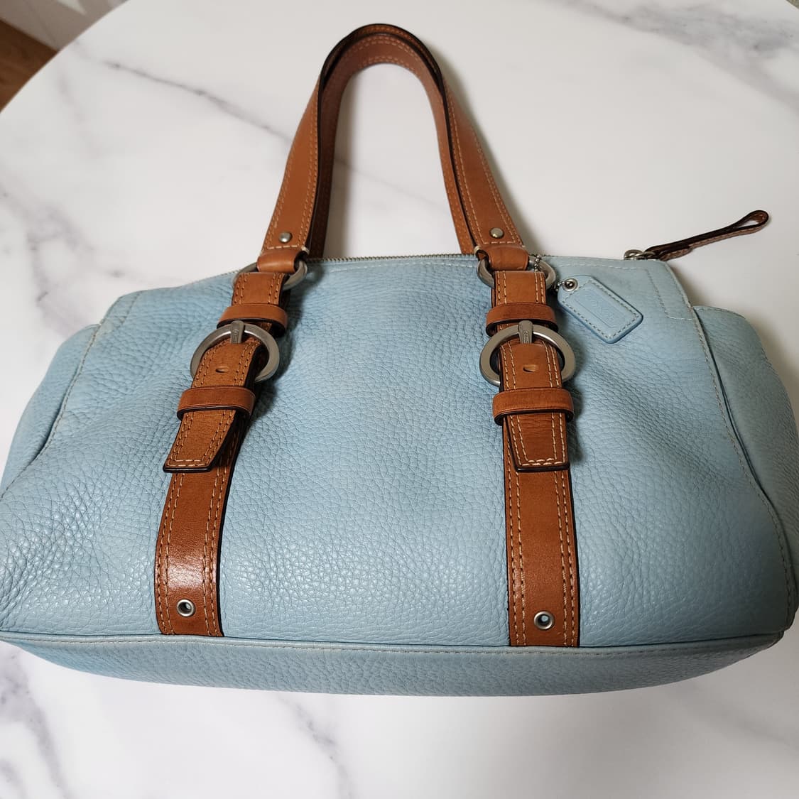 코치 첼시 페블 가죽 사첼백 상품이미지6