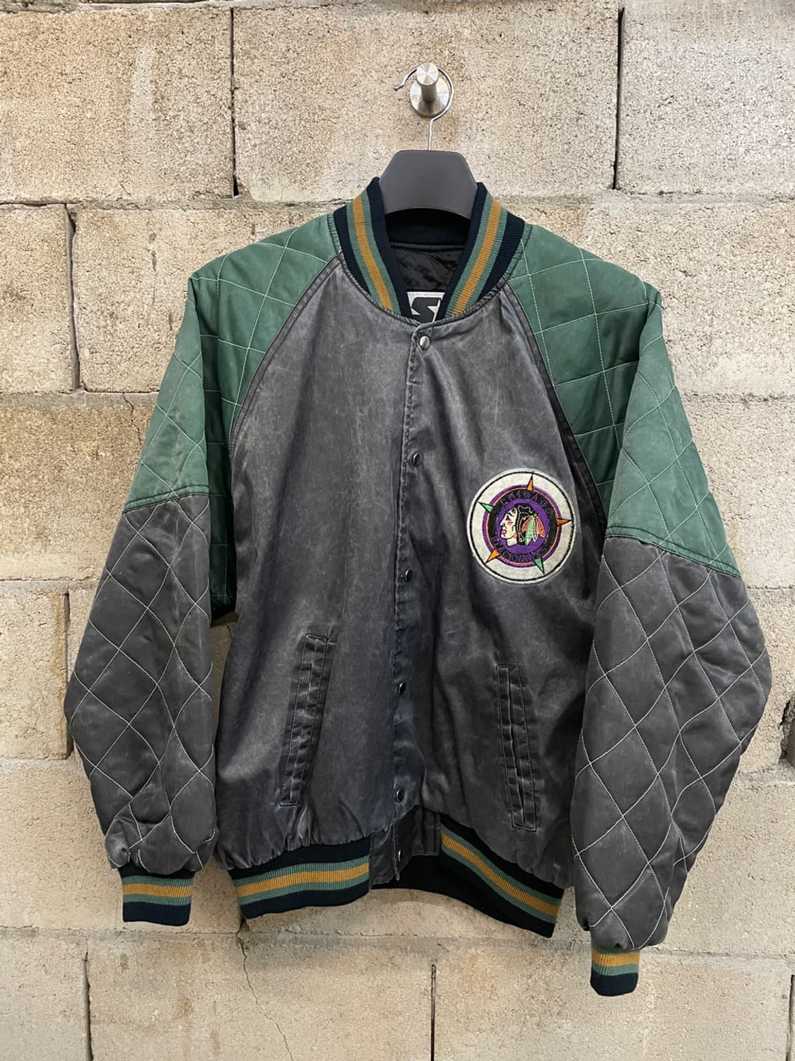 스타터 시카고 블랙호크스 스타디움 자켓 상품이미지1