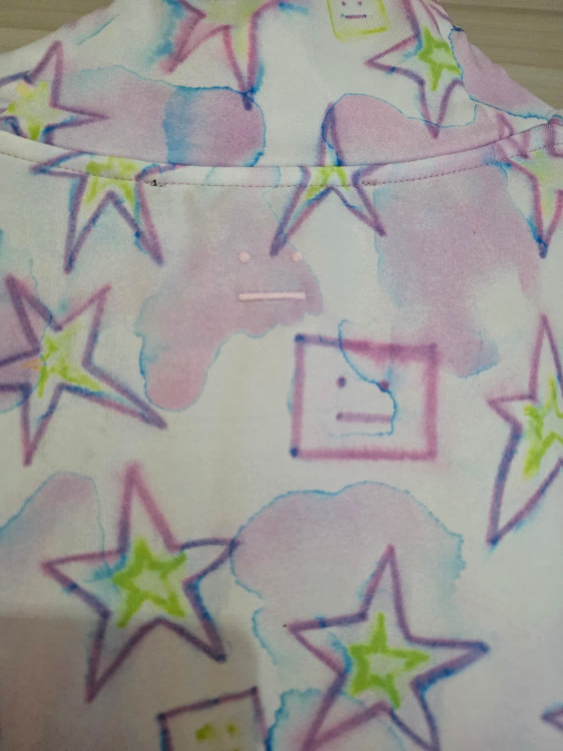 정품 아크네스튜디오 남녀공용 프린트 폴라 티 라지사이즈 상품이미지10