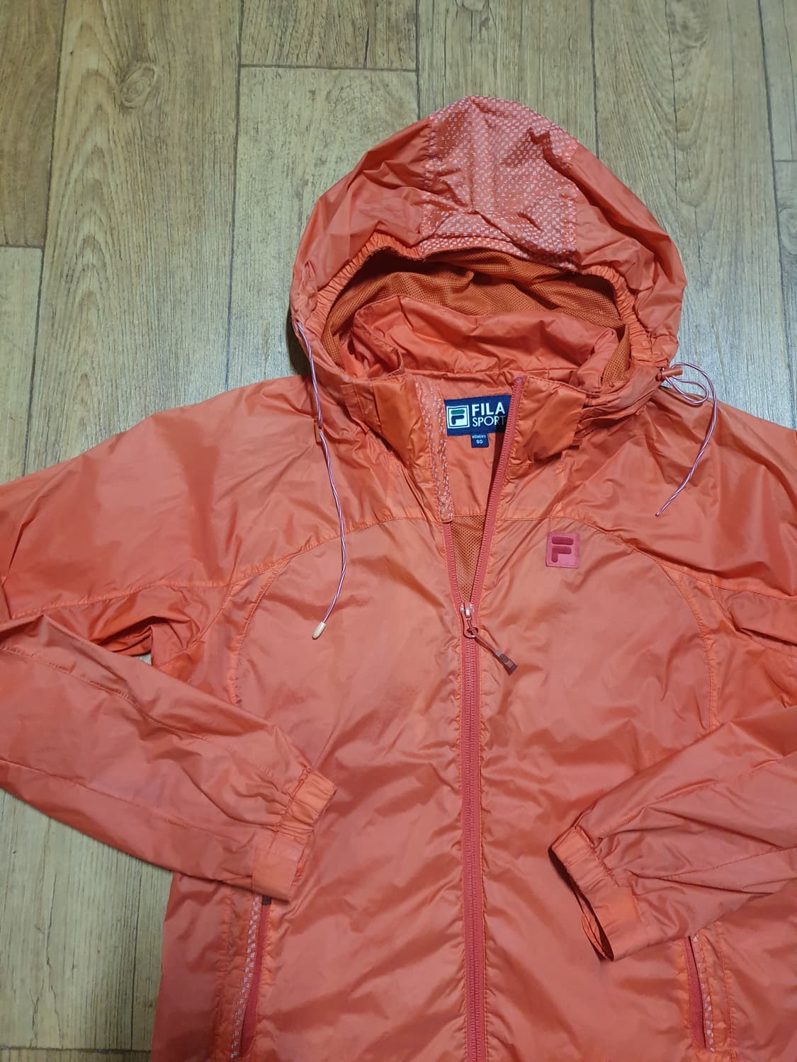 1143 휠라 스포츠 여성바람막이 95 사이즈입니다 상품이미지4