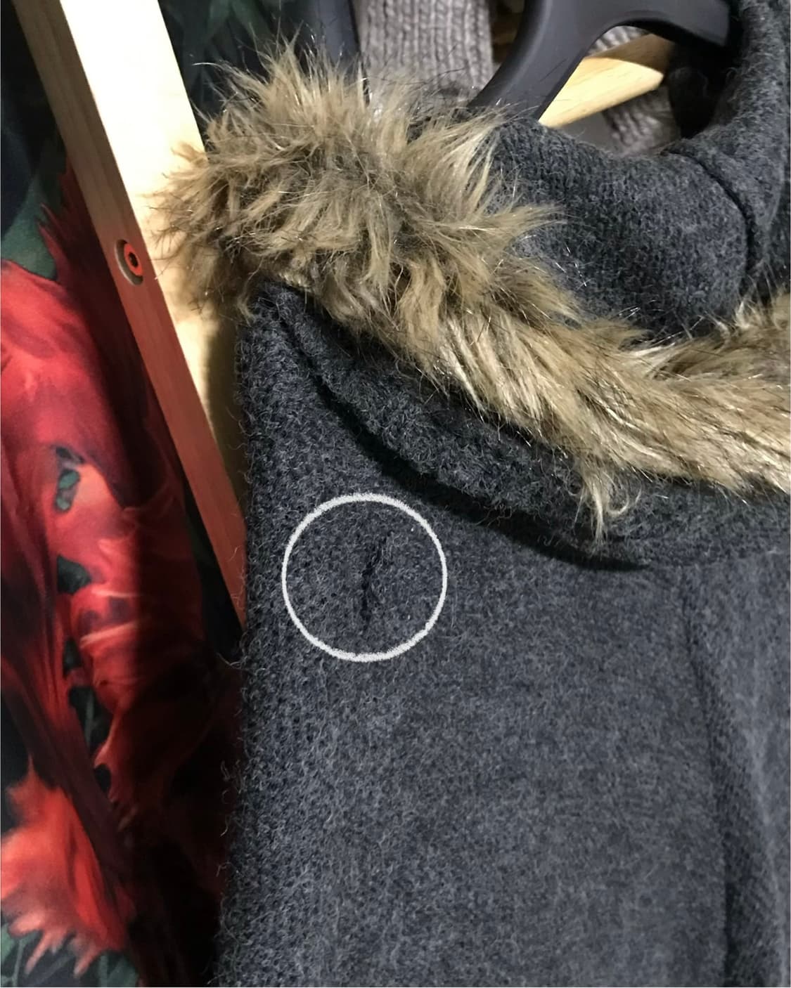 Jp 차콜그레이 테슬 퍼 니트 케이프 상품이미지5