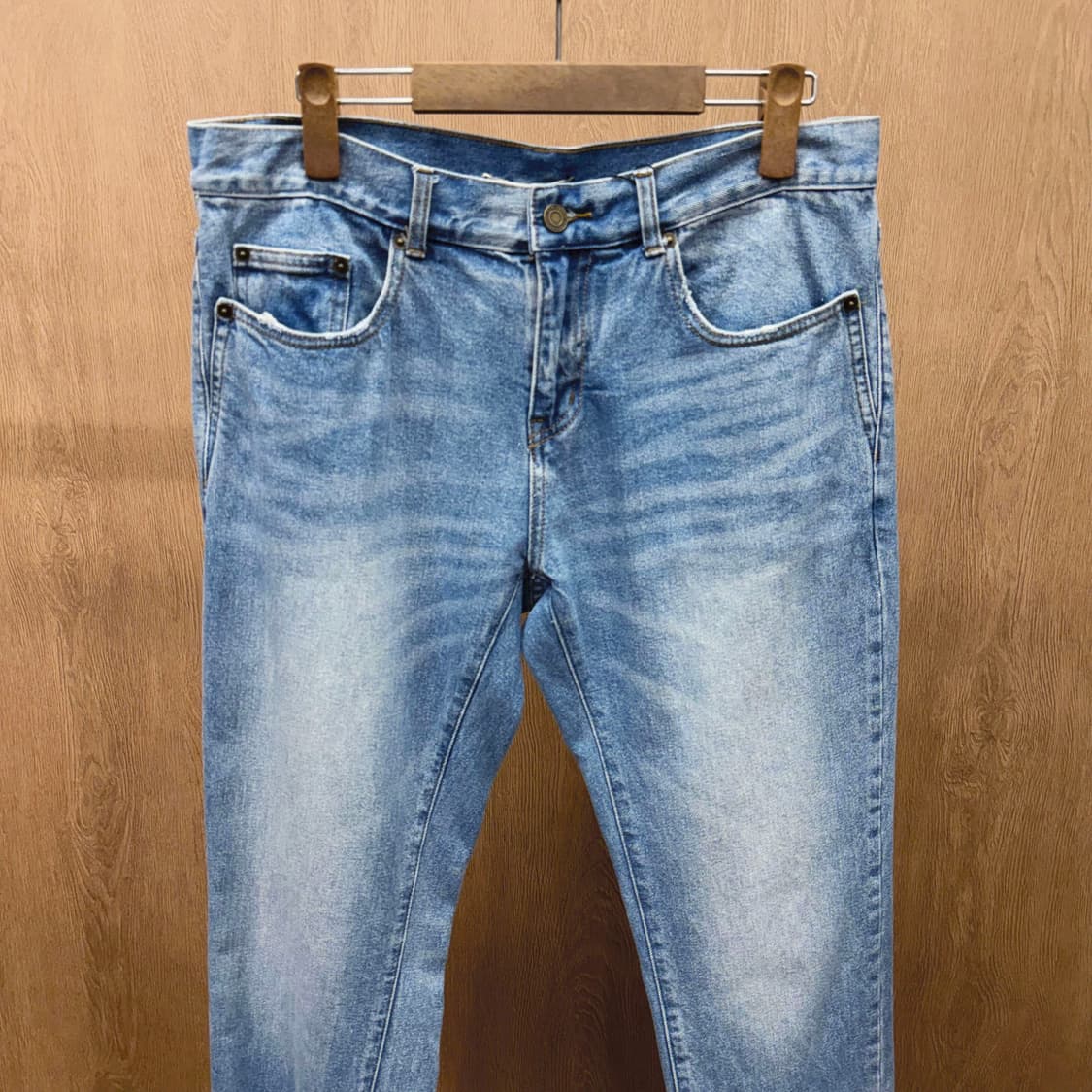 생로랑 파리 데님 팬츠 페이드 워싱 밑단 컷오프 마감 자수 디테일 연청 상품이미지4