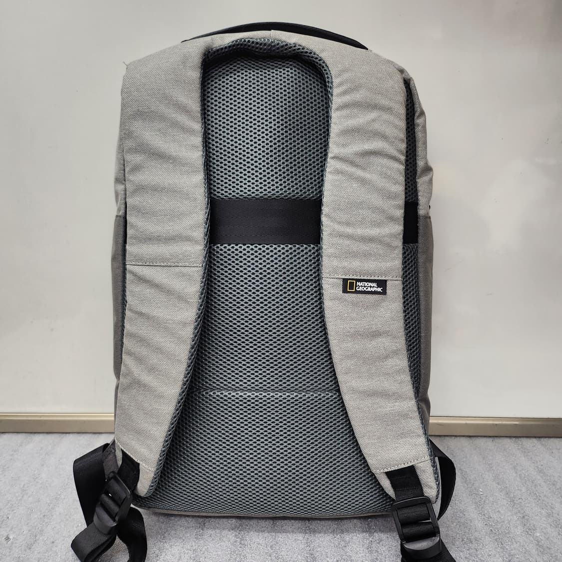 내셔널지오그래픽 백팩 그레이 투톤 컬러 상품이미지5