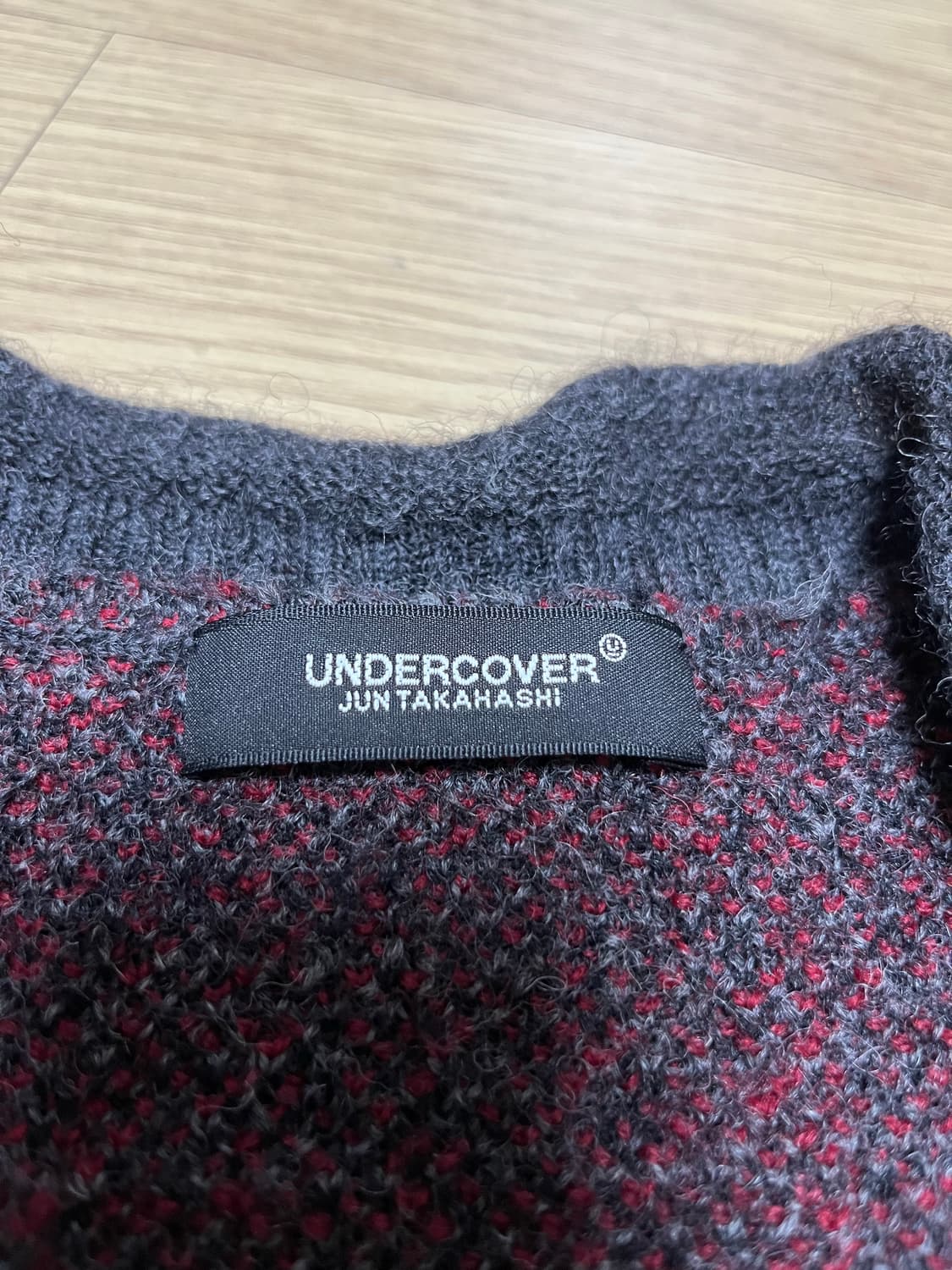 언더커버 울100 브이넥 니트 상품이미지3