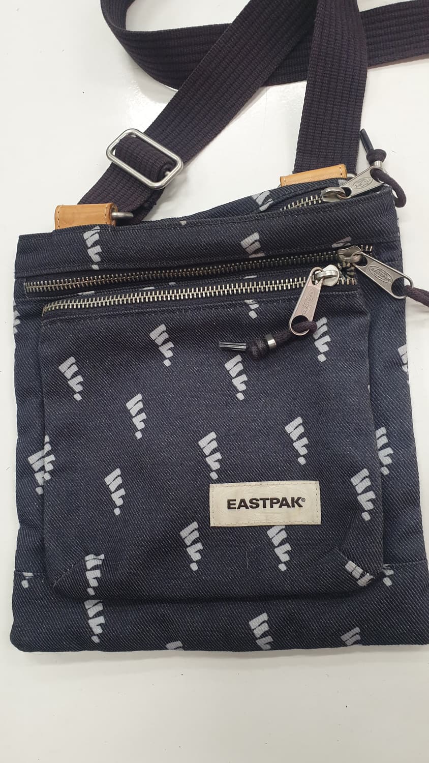 이스트팩 미니 크로스백 상품이미지1