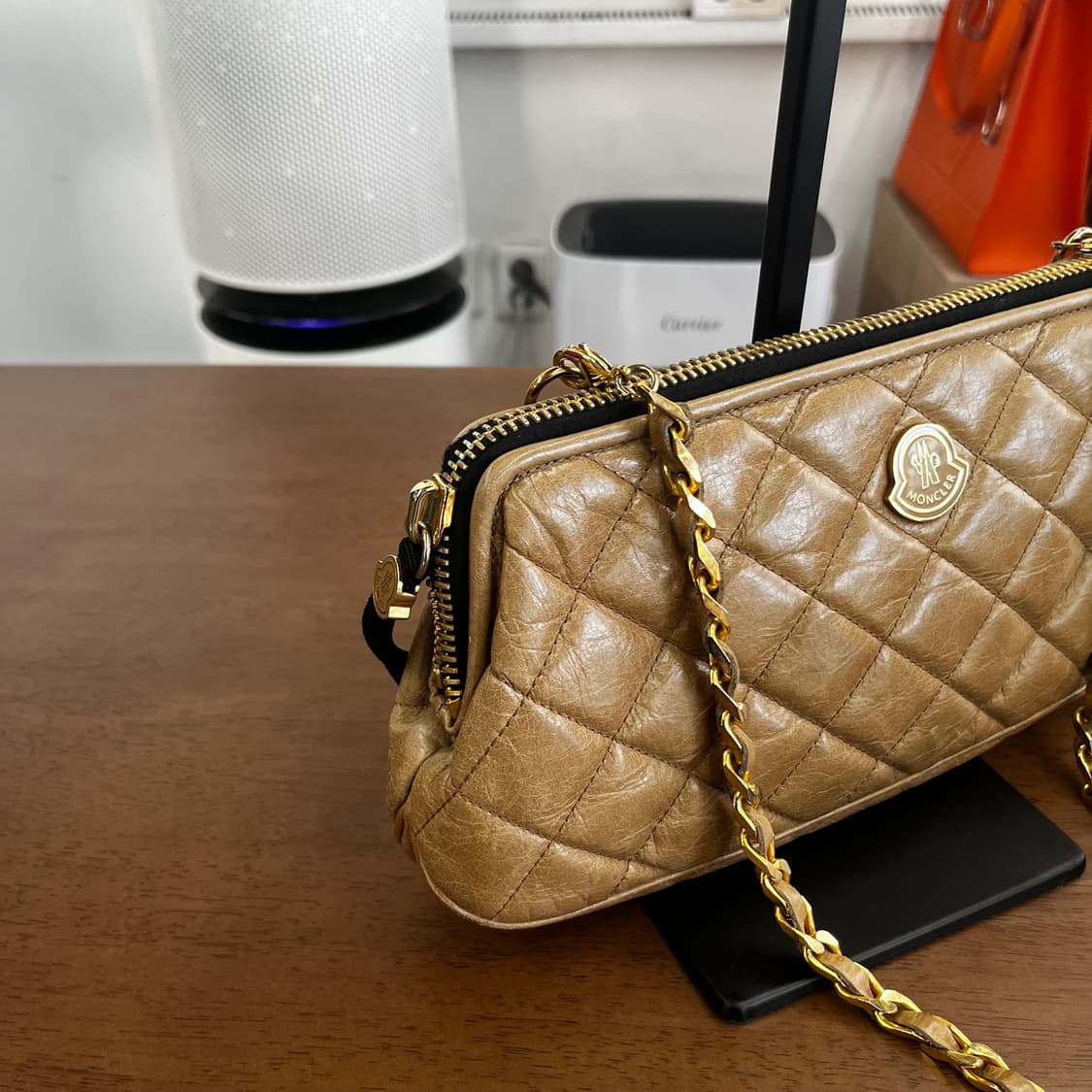 몽클레어 퀼팅 체인 크로스백 상품이미지3