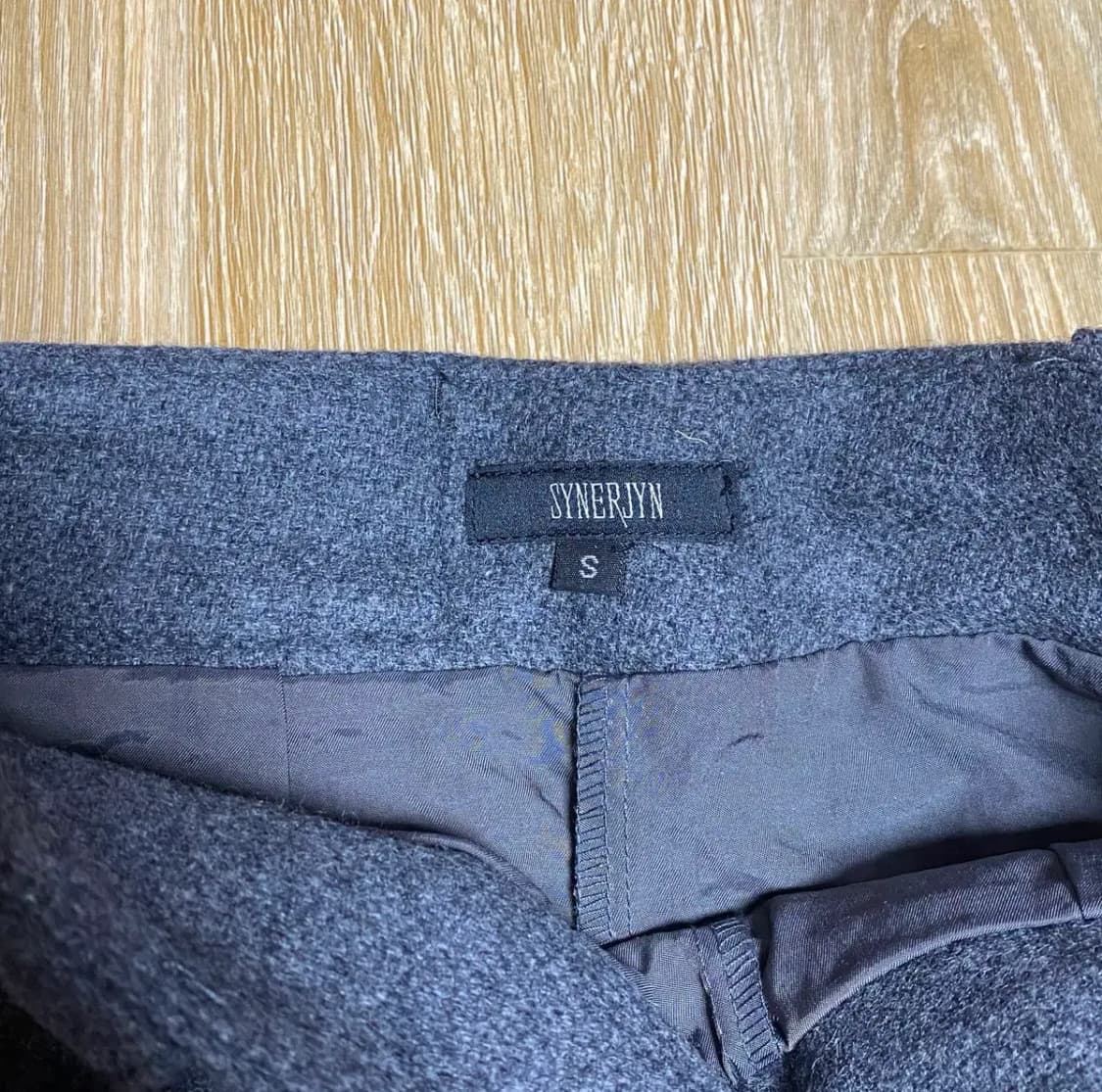 시너진 플레인 울 미니 스커트 차콜 S 상품이미지4