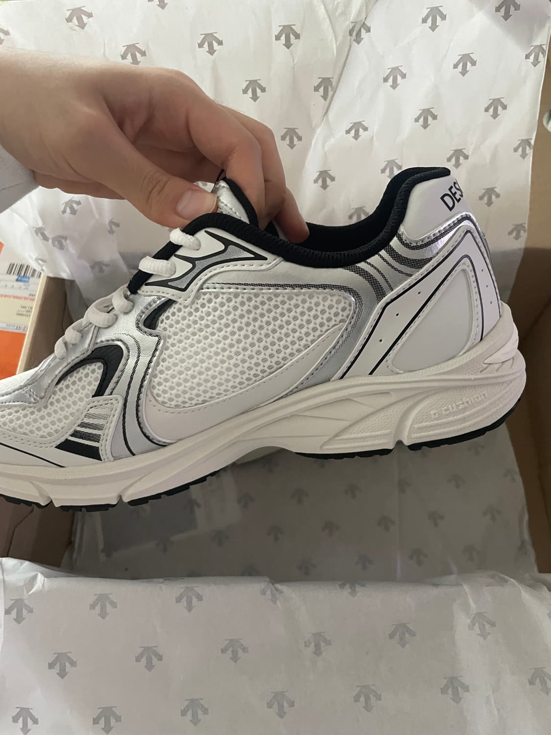 데상트 디마라톤 블랙화이트 운동화 255mm 새상품 상품이미지6