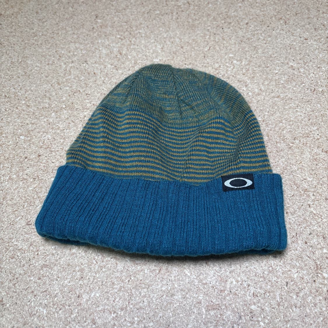 오클리 스트라이프 커프드 비니 상품이미지1