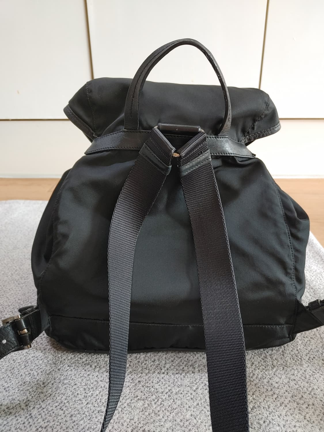 정품 프라다 테수토 나일론 투포켓 포코노 백팩 상품이미지3