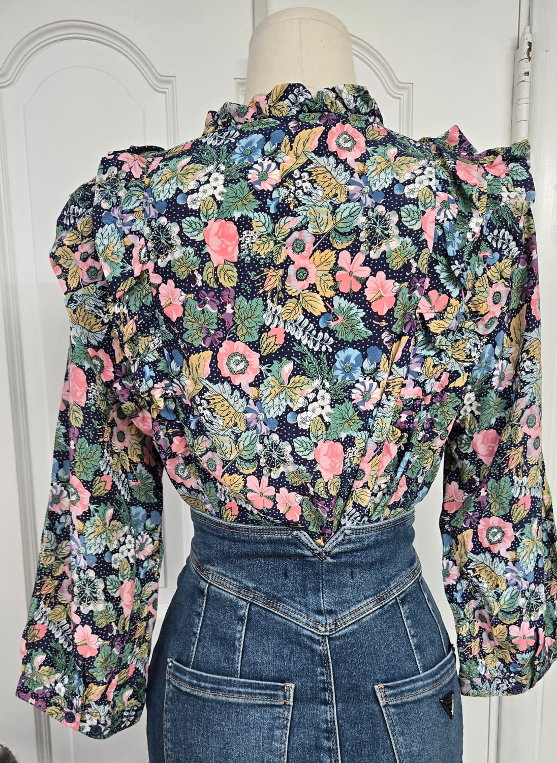 앤아더스토리즈 플라워 프릴블라우스 상품이미지4