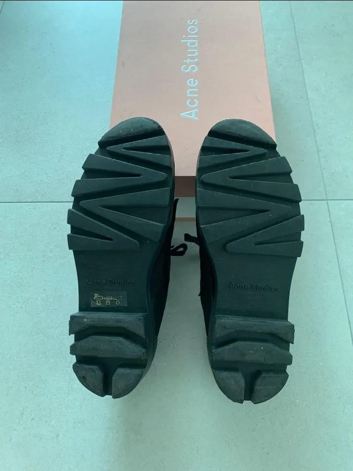 아크네 스튜디오 로버트 스니커즈 상품이미지4