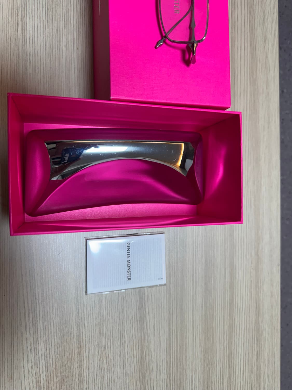 젠틀몬스터 아토믹02 판매합니다 상품이미지3