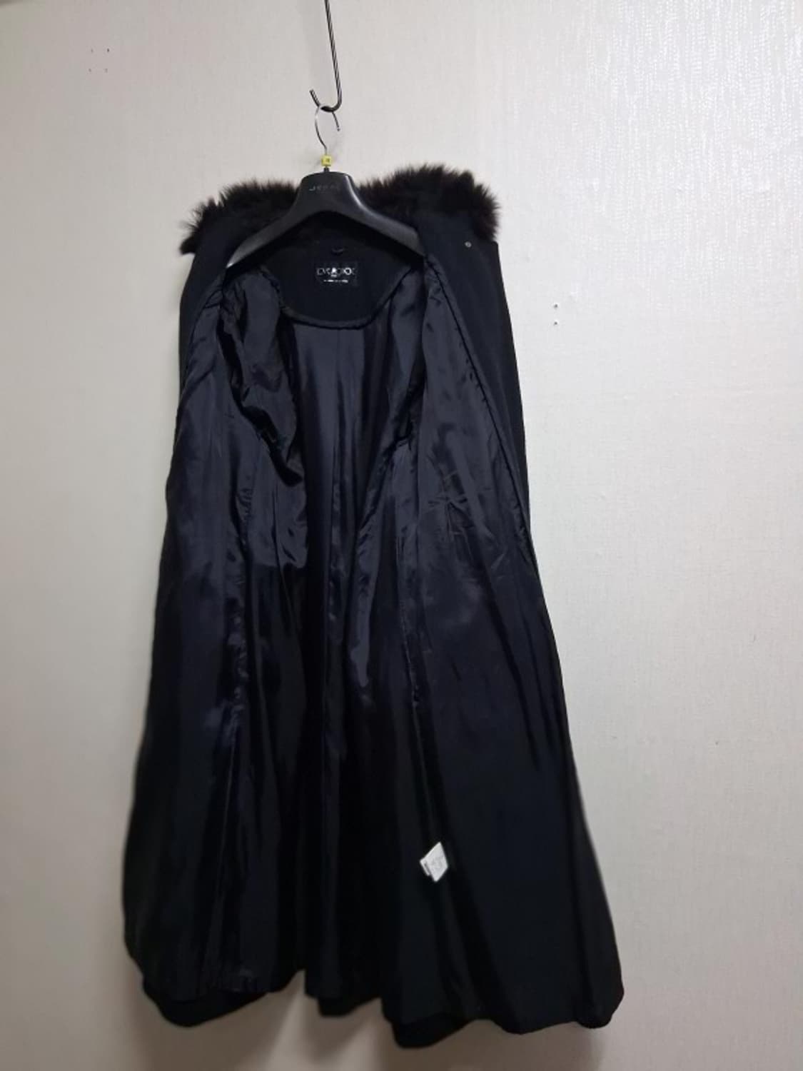 LOVE MODAC 레트로 블랙울모직 롱코트  폭스카라트리밍 볼륨소매밑단 상품이미지4