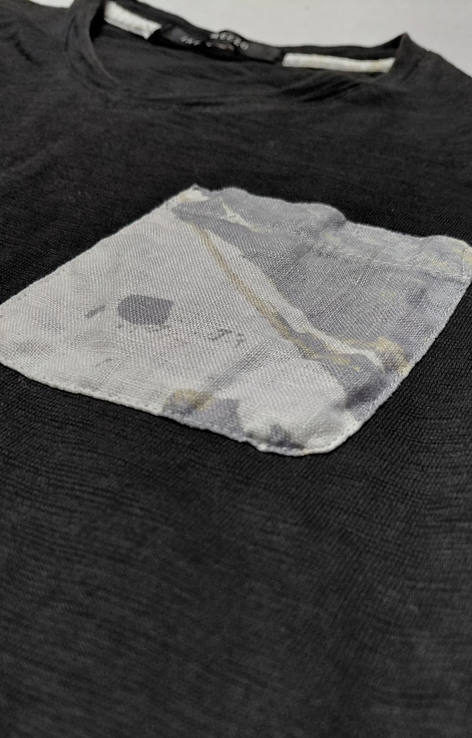 [S~M] INTERMEZZO 패턴 포켓 브이넥 슬러브 티셔츠 상품이미지8