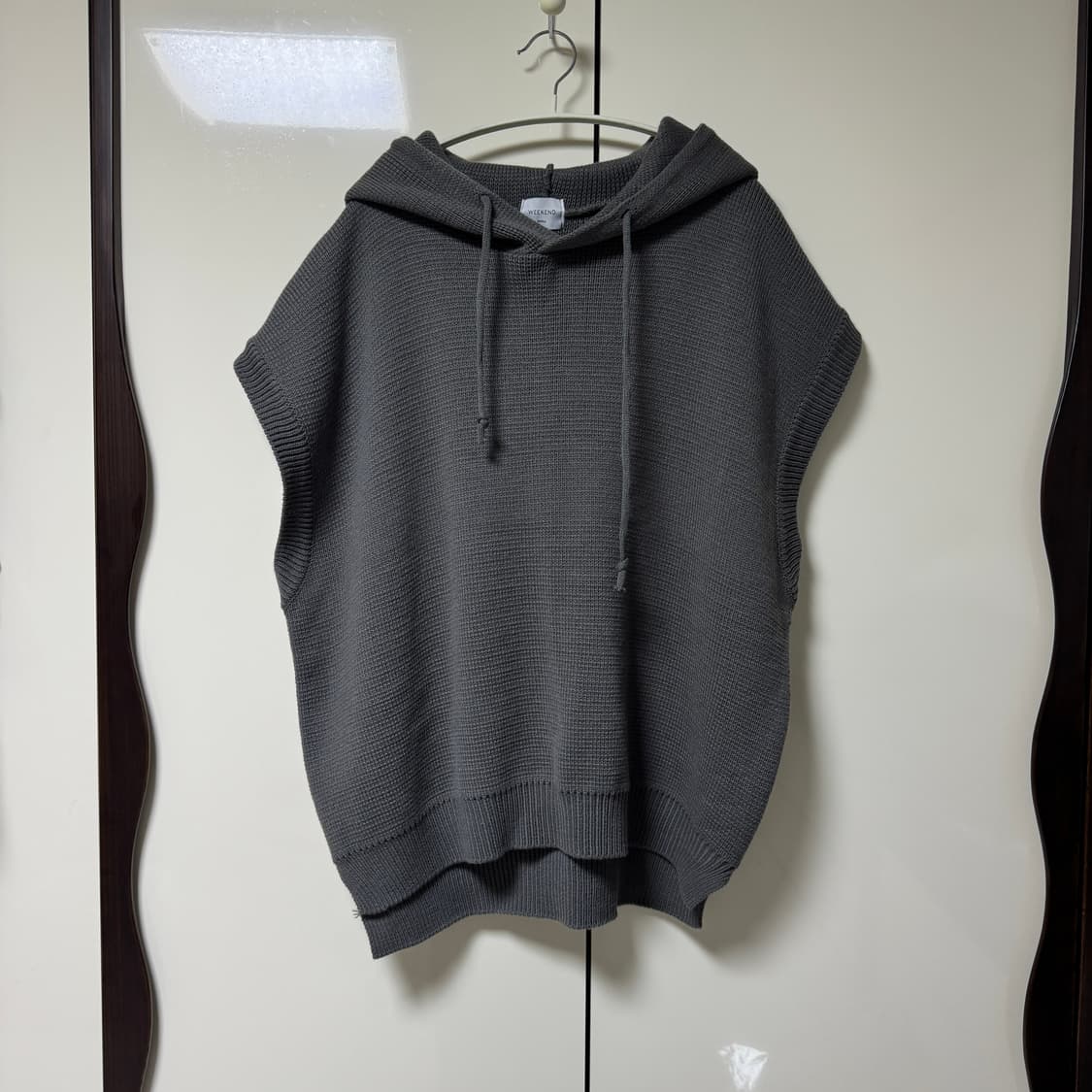 WEEKEND 오버사이즈 후드 베스트 차콜 상품이미지1
