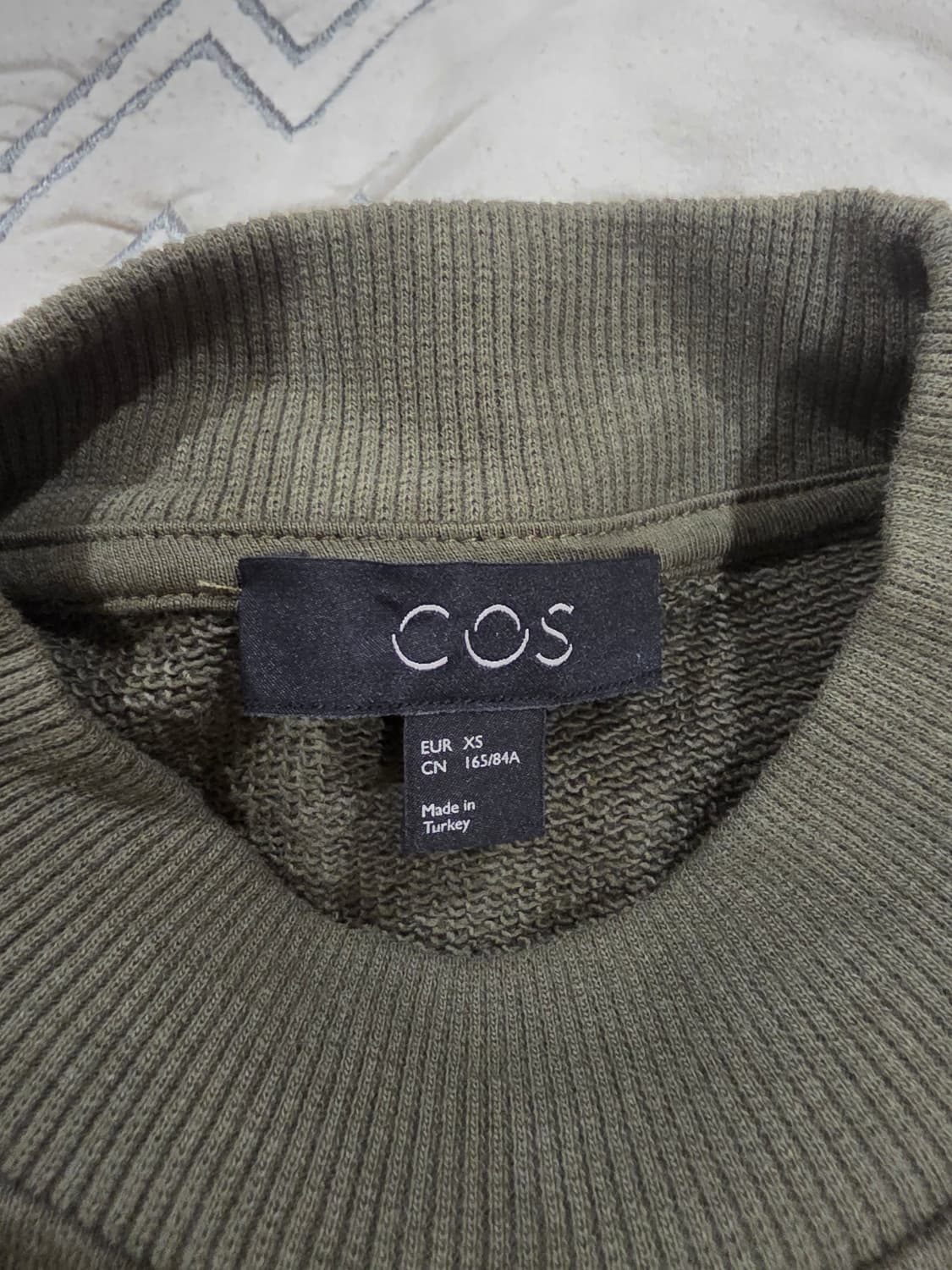 COS 카키색 패턴 기모 맨투맨티 상품이미지2