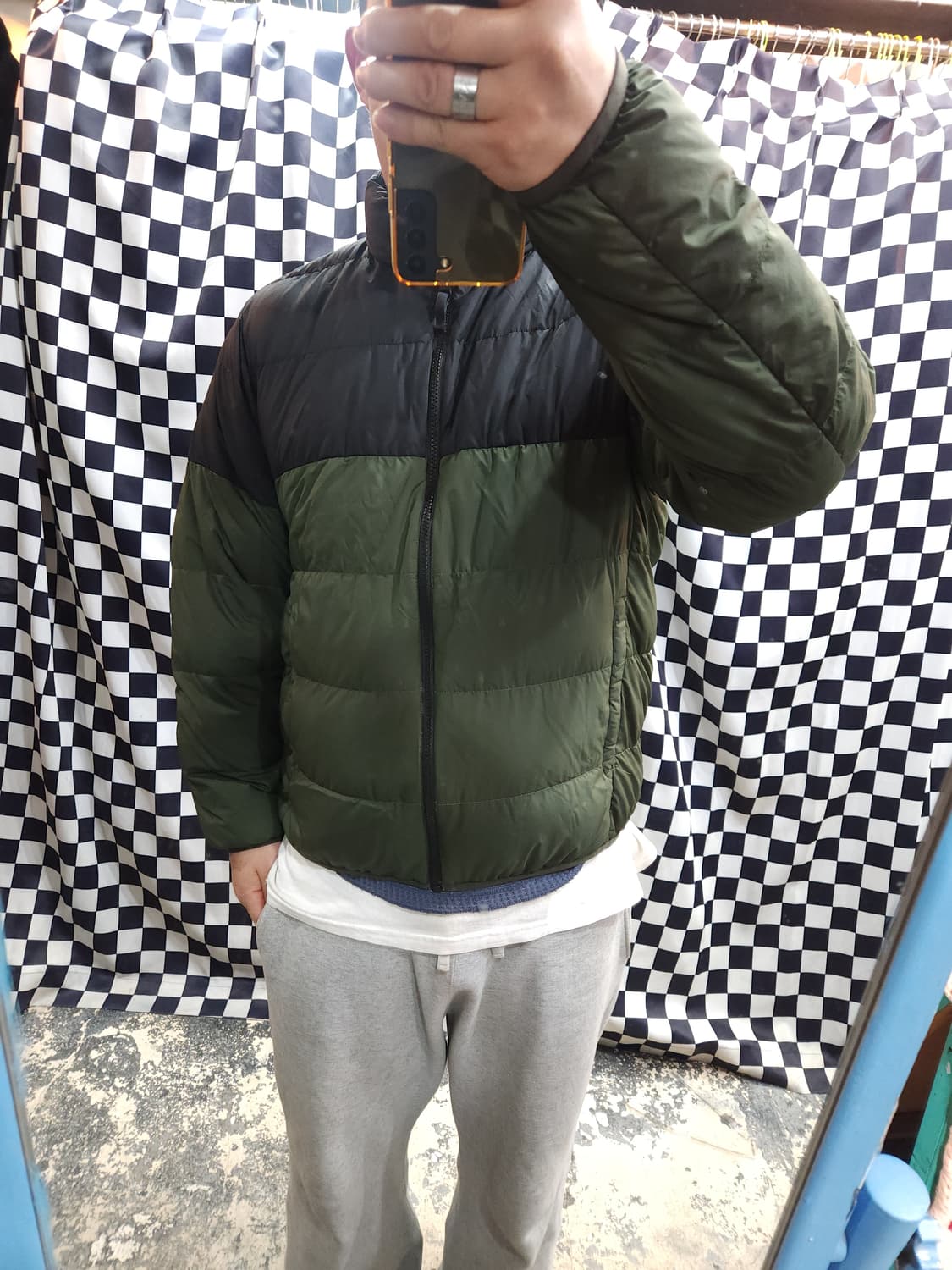 유니클로 울트라 라이트 배색 경량 패딩점퍼

 상품이미지8