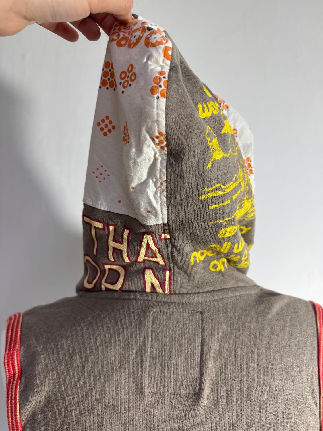 Old bettys 레터링 슬리브리스 후드 탑 y2k 히피 에스닉 상품이미지10