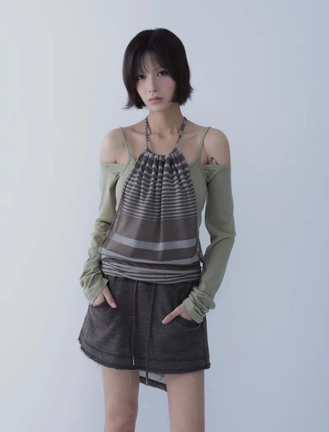 쎄쎄쎄 레이어드 오프숄더 티 상품이미지1