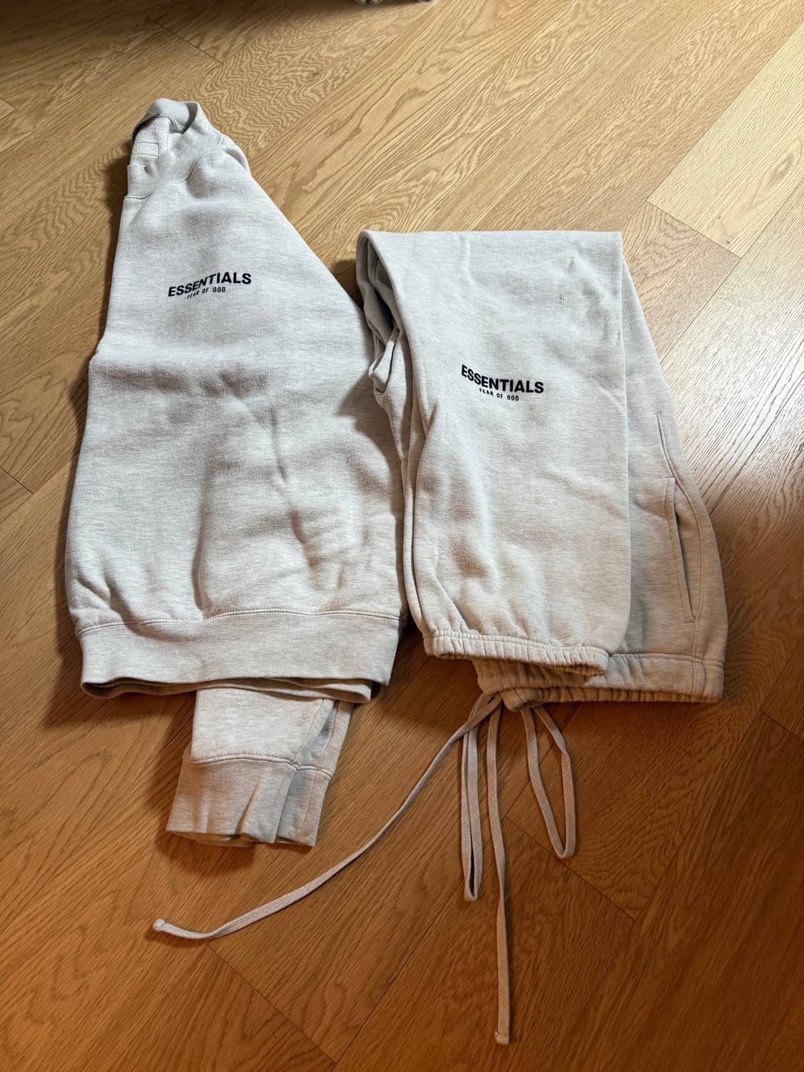 에센셜 스웨트 상하의 세트입니다 상품이미지1