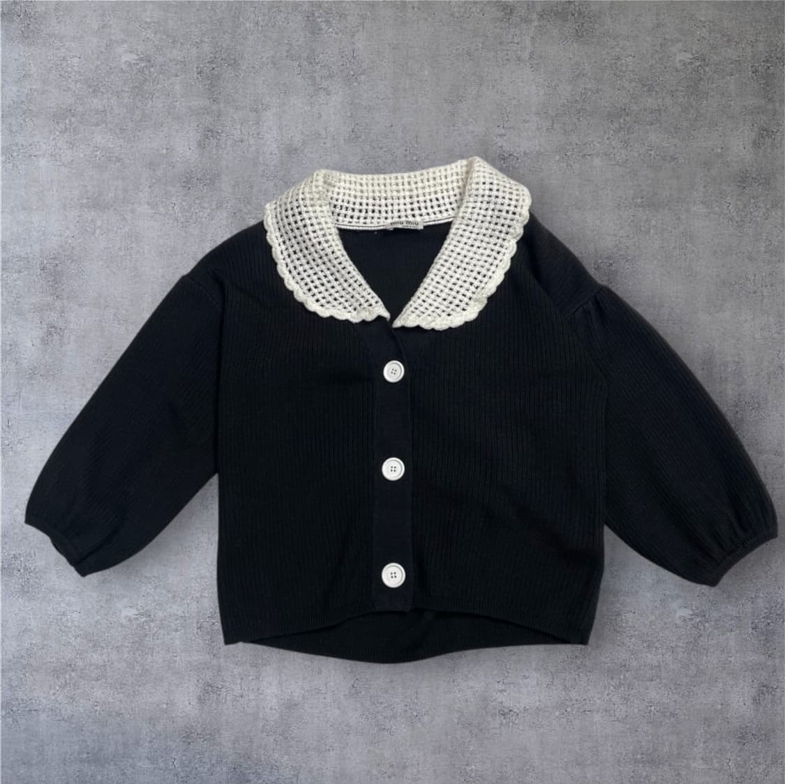 미우미우 Miu miu 콘트라스트 카라 크롭 벌룬 가디건 S 상품이미지1