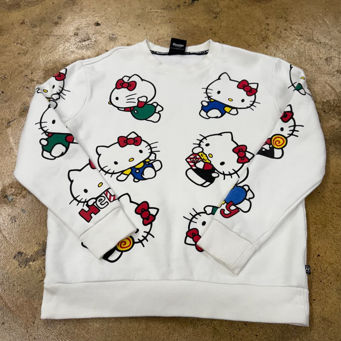 키티 흰색 화이트 맨투맨  상품이미지2