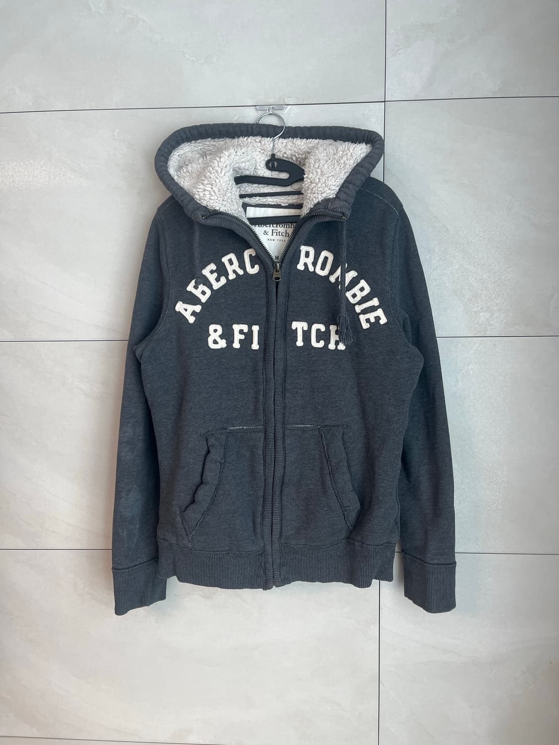 아베크롬비 스펠로고 퍼 후드집업 그레이 (M) 상품이미지3