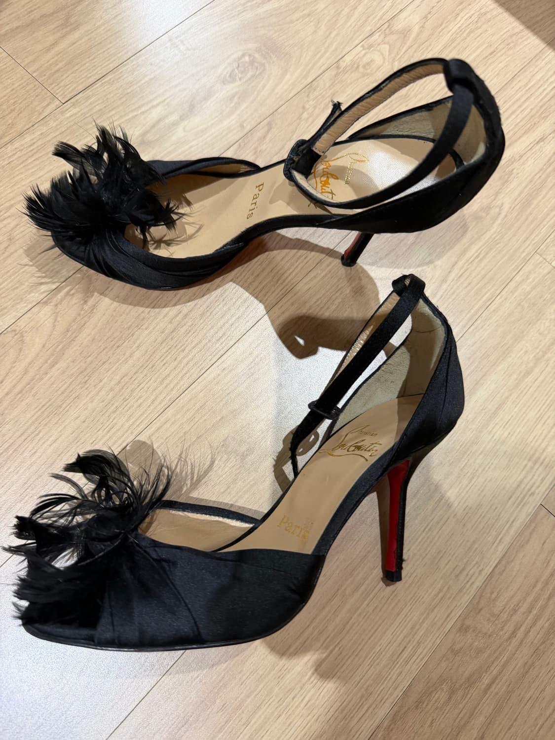 크리스찬루부탱 새틴 힐  상품이미지2